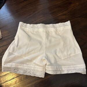 Elegant White Lace Women's Shorts
